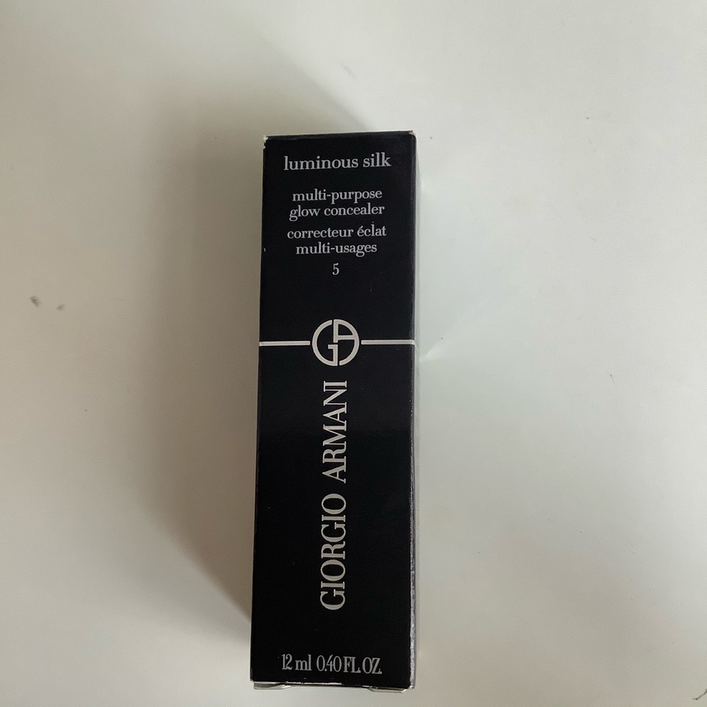 Giorgio Armani Multi Purpose Glow Concealer in shade 1.5 - Picture 3 of 4